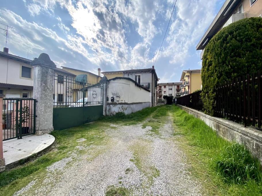 Appartamento Zona Fiera A 10 Minuti Dal Centro Con Parcheggio Verona Esterno foto