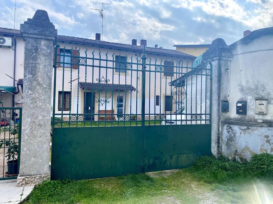 Appartamento Zona Fiera A 10 Minuti Dal Centro Con Parcheggio Verona Esterno foto
